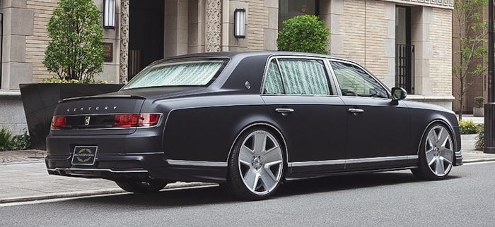 Toyota Century hasil garapan Wald International