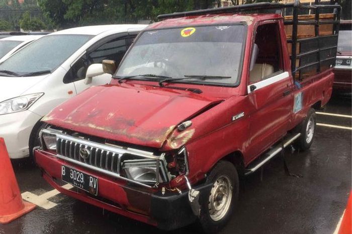 Mobil Pikal Toyota Kijang Super terguling menelan 3 korban meninggal dan puluhan luka-luka terbukti tak laik jalan