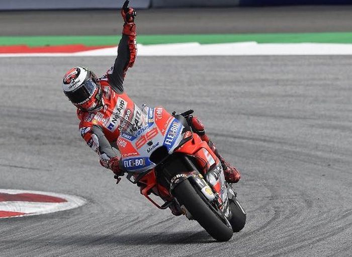Motor Ducati yang makin kompetitif jadi salah satu faktor buat Lorenzo kansnya besar jadi juara dunia