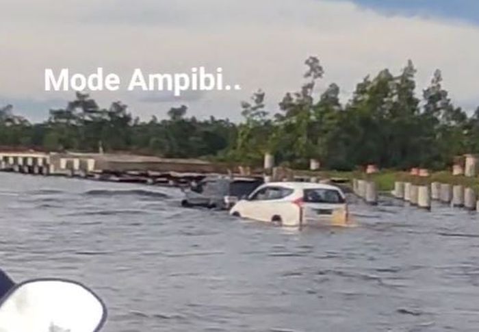 Perjuangan Toyota Fortuner dan Mitsubishi Pajero Sport lewati banjir di Bukit Rawi, Kahayan Tengah, Pulang Pisau, Kalimantan Tengah