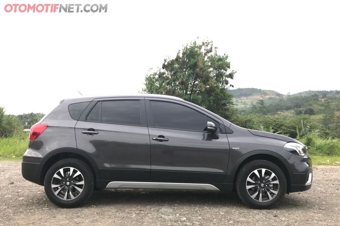 Suzuki SX4 S-Cross yang cukup praktis