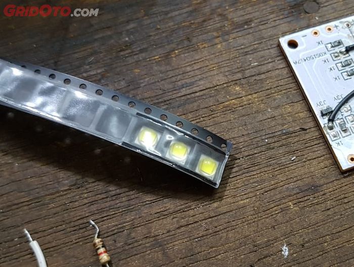 Bentuk mata lampu LED motor tipe CREE ukuran 10 watt