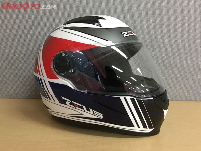 Desain helm Zeus ZS 811 oke banget