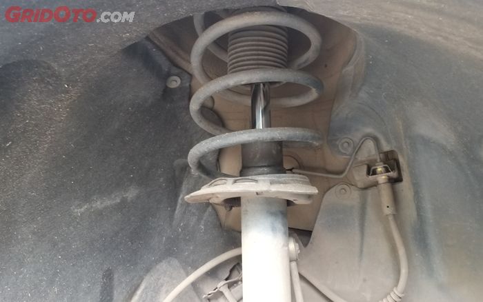 Ilustrasi sokbreker mobil