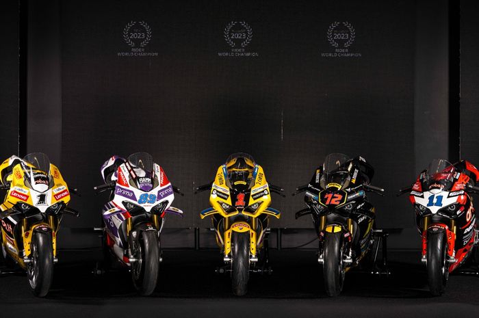 Lima Ducati Panigale dengan corak replika motor juara dunia berbagai ajang motorsport.