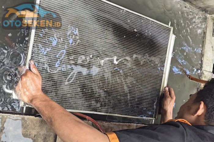 Cara mengecek kebocoran radiator