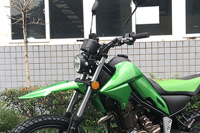 penampakan motor trail baru 250 cc yang harganya cuma Rp 9 jutaan, mirip banget sama Yamaha XG250 Tricker.