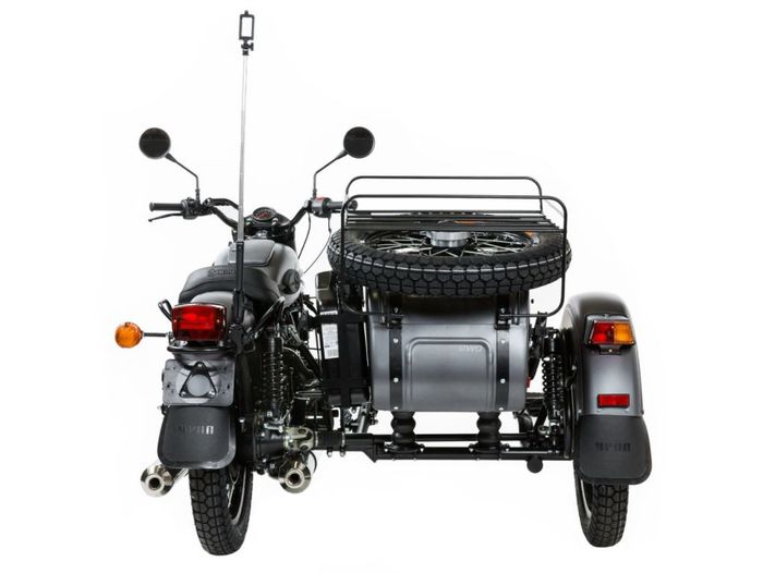 Tampak belakang Ural Air LE produksi Rusia