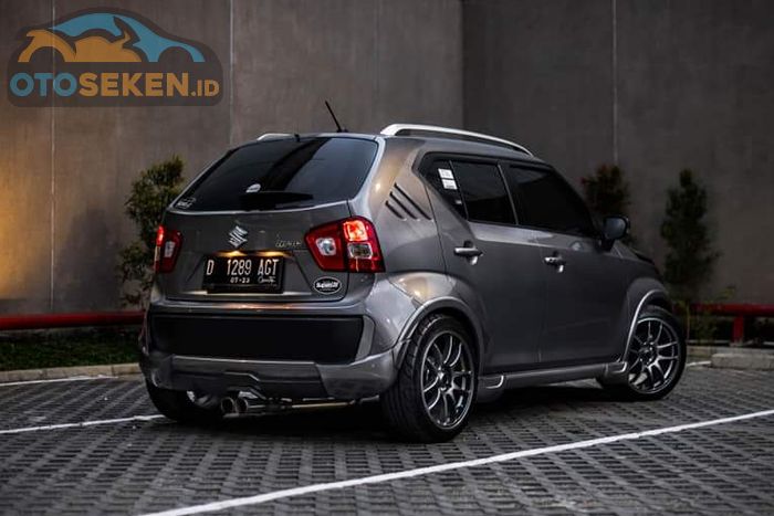 Suzuki Ignis Adrian tampak belakang