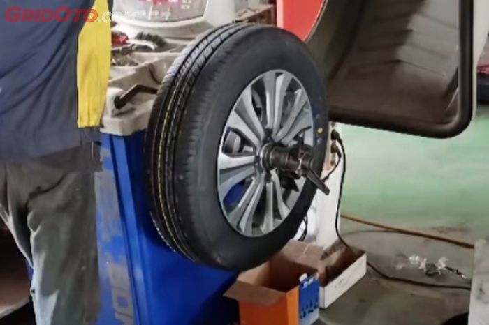 Ilustrasi balancing ban mobil bekas