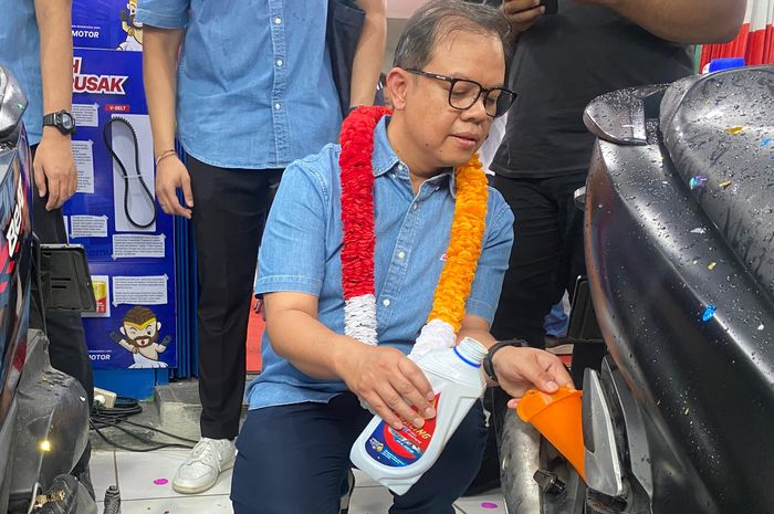 Servis dan ganti oli motor gratis bagi 10.100 orang di bengkel Dewa Motor Indonesia