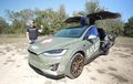 Tesla Model X Siap Tempur, Punya Senapan Serbu, Bisa Bikin Kopi Segala