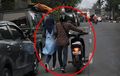 So Sweet.. Gak Zaman Cewek Matre, Pasangan Naik Honda Astrea Grand Ini Buktinya