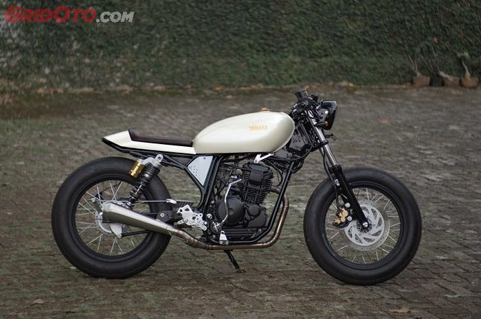 Yamaha Scorpio tampil nunduk ala caferacer garapan Batakastem.
