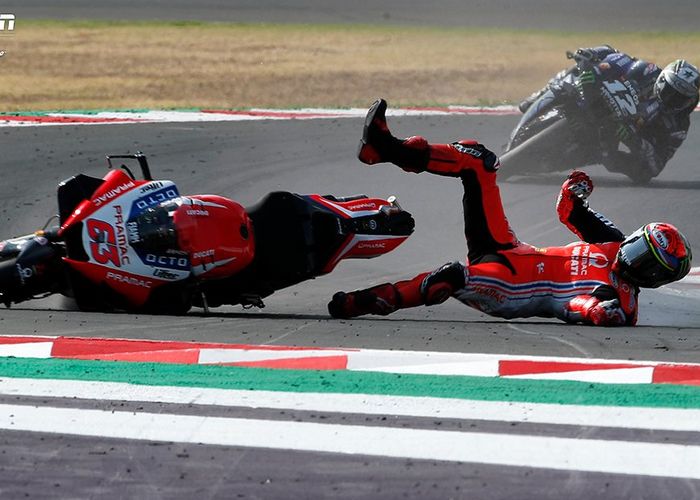 Francesco Bagnaia yang sedang memimpin balapan terjatuh dan gagal meraih kemenangan di MotoGP Emilia Romagna 2020