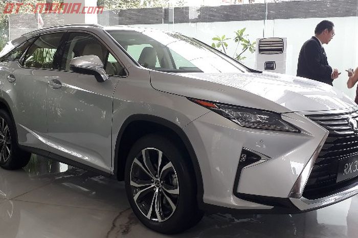 Tampilan eksterior Lexus RX 350L