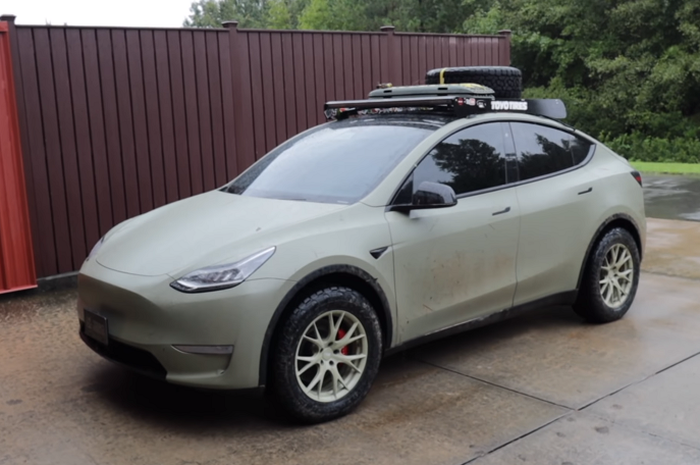 Modifikasi Tesla Model Y dengan gaya off-road