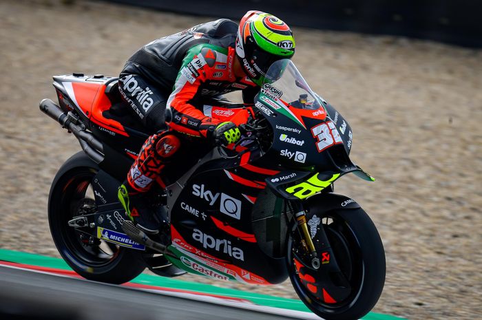Lorenzo Savadori saat memacu Aprilia RS-GP 2021