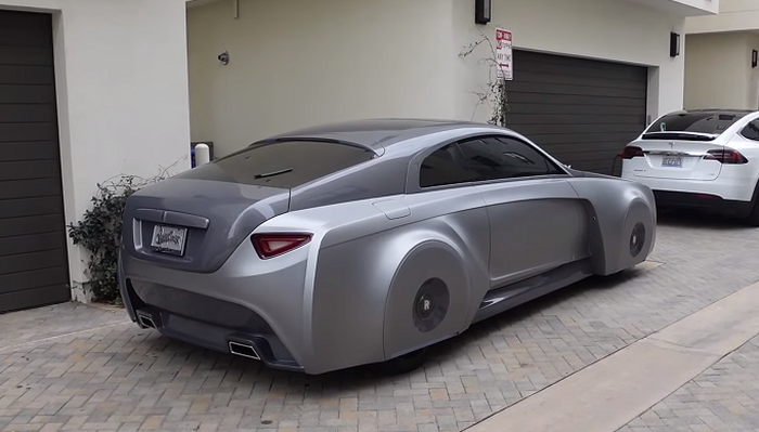 Tampilan belakang modifikasi Rolls Royce Wraith milik Justin Bieber