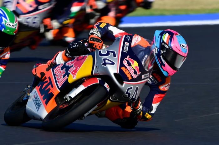 Pembalap Indonesia Veda Ega Pratama naik podium di race 1 Red Bull Rookies Cup Spanyol 2025