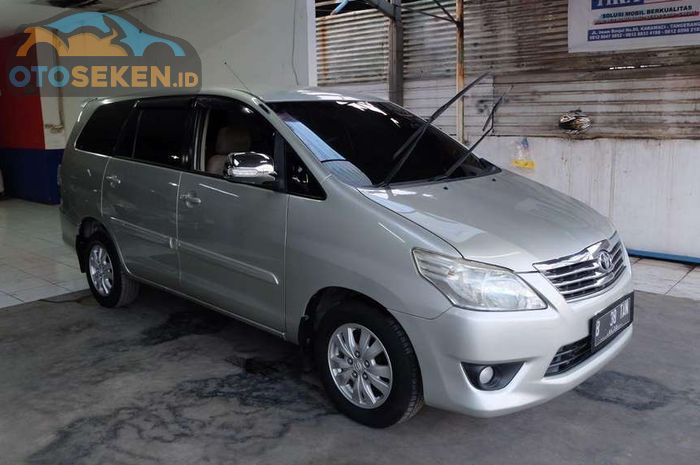 Spesifikasi dan kisaran harga Toyota Kijang Innova Bensin tahun 2012 seken