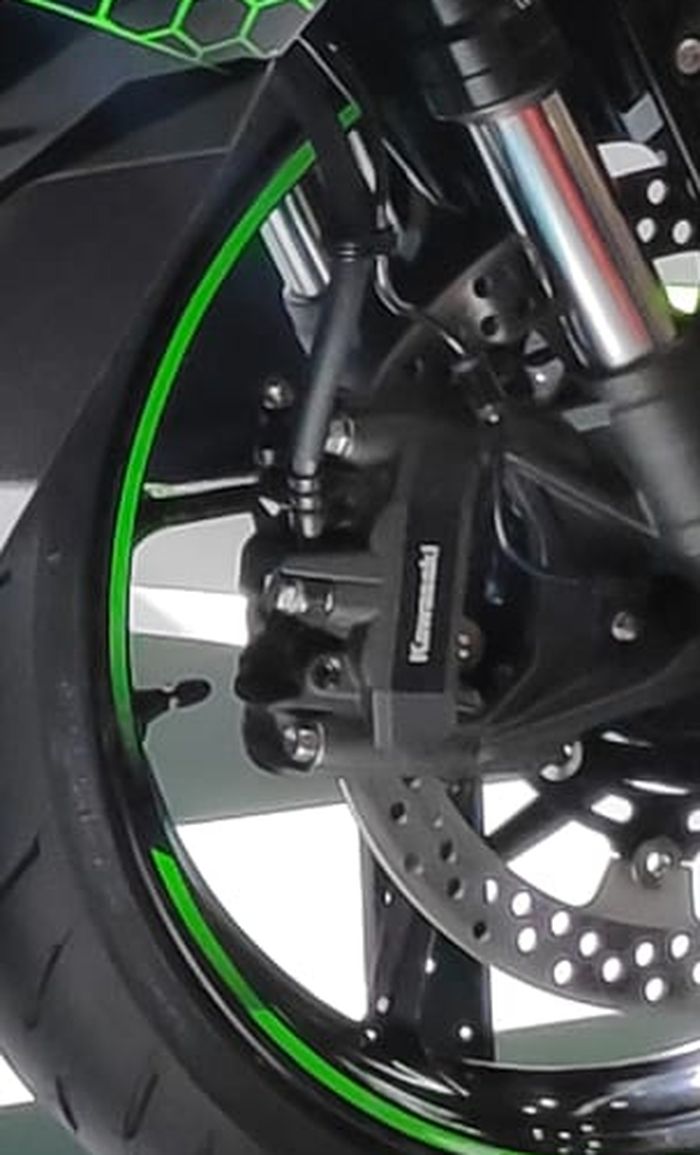 kaliper rem Kawasaki Ninja 25-R 4 silinder mirip moge