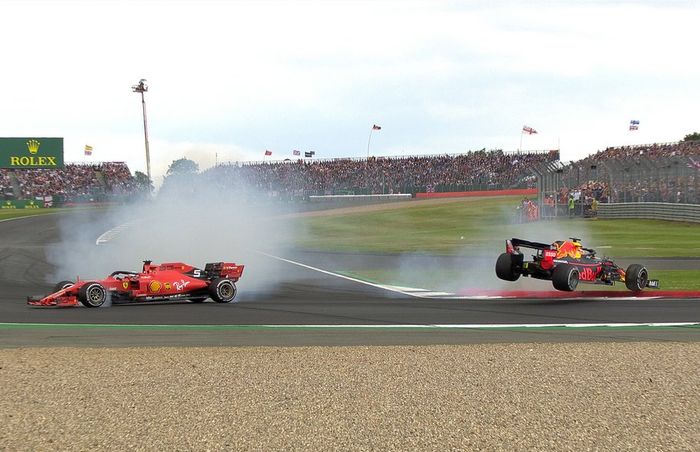 Tapi Sebastian Vettel menabrak Max Verstappen saat balapan F1 Inggris memasuki lap ke-38