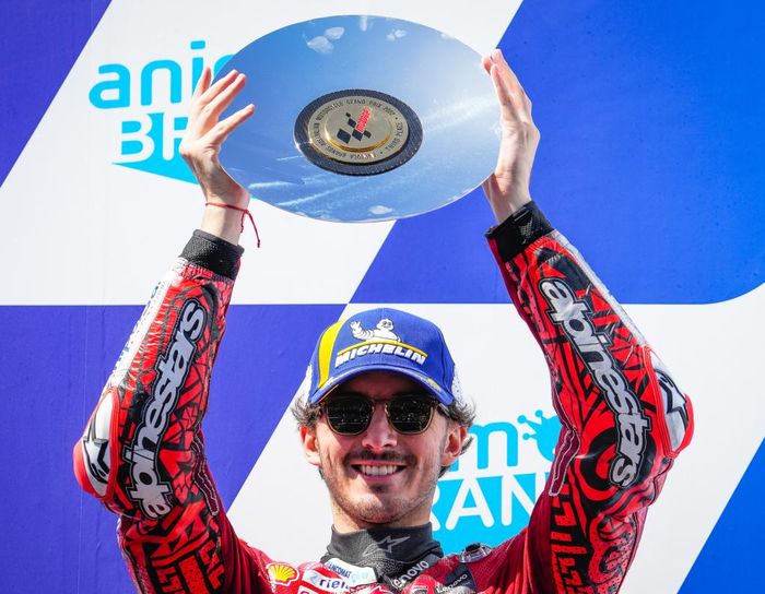 Francesco Bagnaia sendiri finis ketiga di MotoGP Australia 2022, dan hasil ini membuatnya berbalik unggul 14 poin atas Quartararo