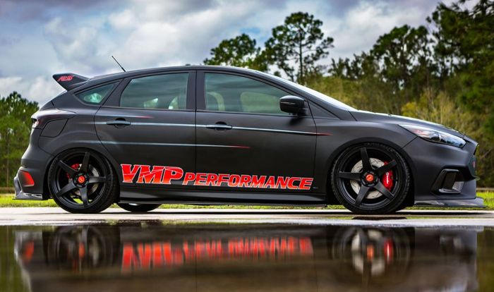 Modifikasi Ford Focus RS pakai pelek CF5 Deep Concave ukuran 19 inci