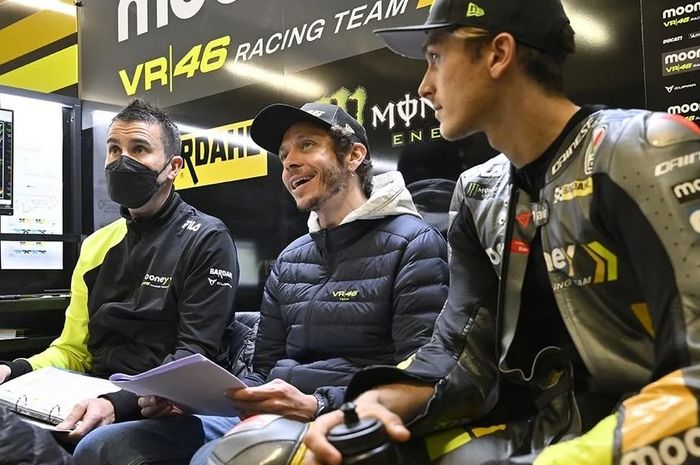Kehadiran Valentino Rossi secara kebetulan diikuti performa kompetitif dari pembalap di Mooney VR46 Racing Team di kualifikasi MotoGP Portugal 2022