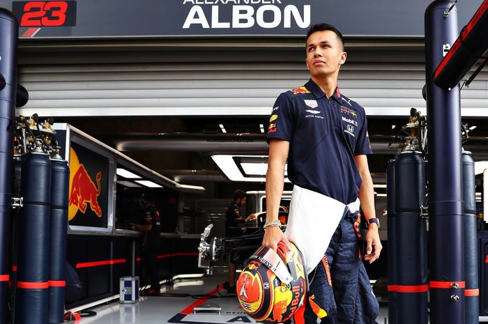 Alexander albon mengaku menjadikan Max Verstappen Sebagai Panutan Agar terus berkembang di ajang balap F1