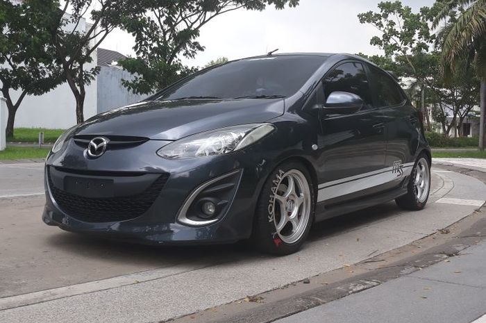 Mazda2 dengan gaya racing