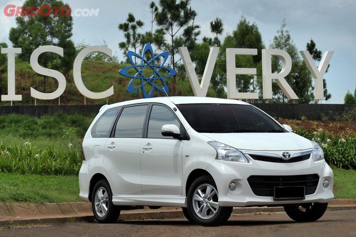 Ganti sokbreker mobil bekas Toyota Avanza pakai KYB, harga Rp 1 jutaan.