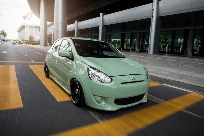 Modifikasi Mitsubishi Mirage bergaya stance asal Thailand