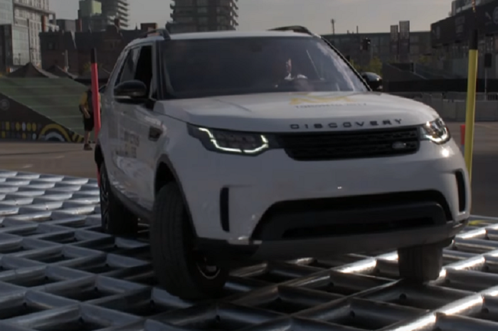 Ilustrasi Jaguar &amp; Land Rover Driving Experience