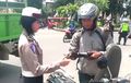 Gak Pandang Merek Motornya, Cowok Ini Langsung Jadi Idaman Polwan