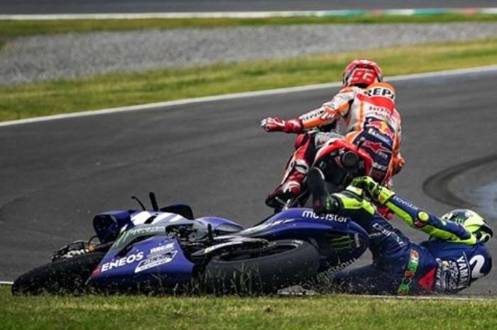 Marc Marquez senggol Valentino Rossi di MotoGP Argentina 2018