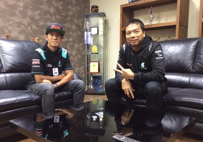 Pembalap masa depan Malaysia, Khairul Idham Pawi, ngobrol bareng Razlan Razali, team principal Petronas Yamaha Sepang Racing Team