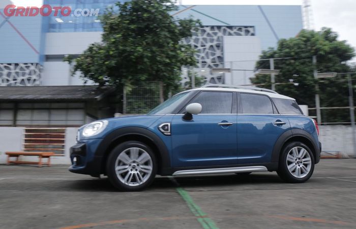 Countryman si MINI yang jumbo