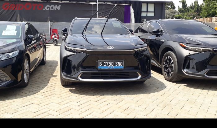 Mobil listrik Toyota bZ4X bekas sulit terjual di balai lelang