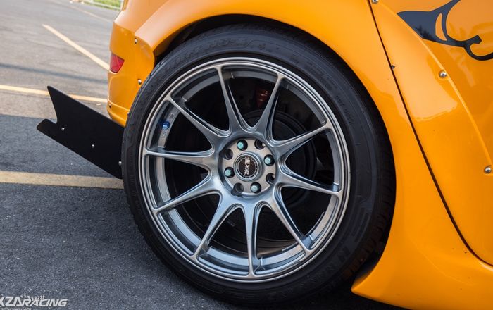 Ford Fiesta pasang pelek lansiran  XXR 527 ukuran 17 inci