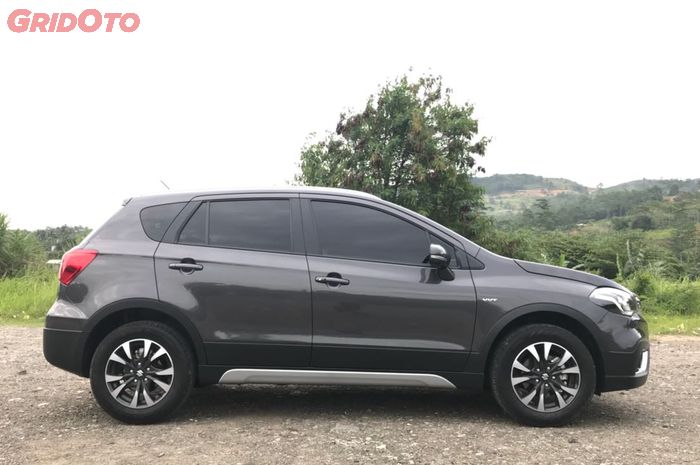 Suzuki Sx4 S-Cross Berusaha Melayani Penumpang Dengan Taburan Fitur - Gridoto.com