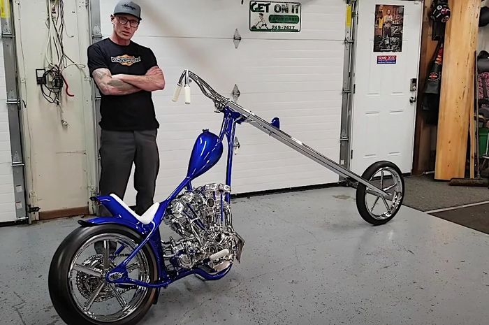 Harley-Davidson bermesin Shovelhead 1981 dengan garpu superpanjang