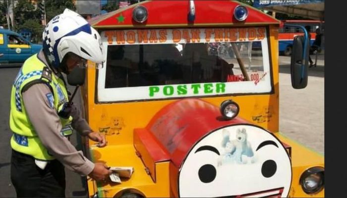 Polisi tilang odong-odong