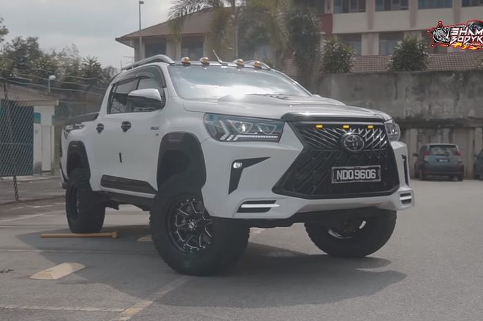 Modifikasi Toyota Hilux tampil gaya dan mewah dengan kaki-kaki jangkung