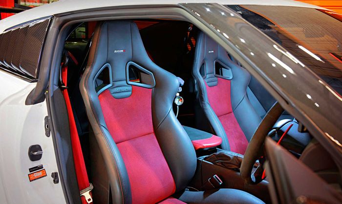 Sepasang bucket seat Nismo juga terpasang di kabin Nissan GT-R R35