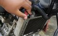 Waspada, Cairan Radiator Mesin Motor Harus Diganti Tiap Kilometer Segini, Jangan Pakai Air Biasa!