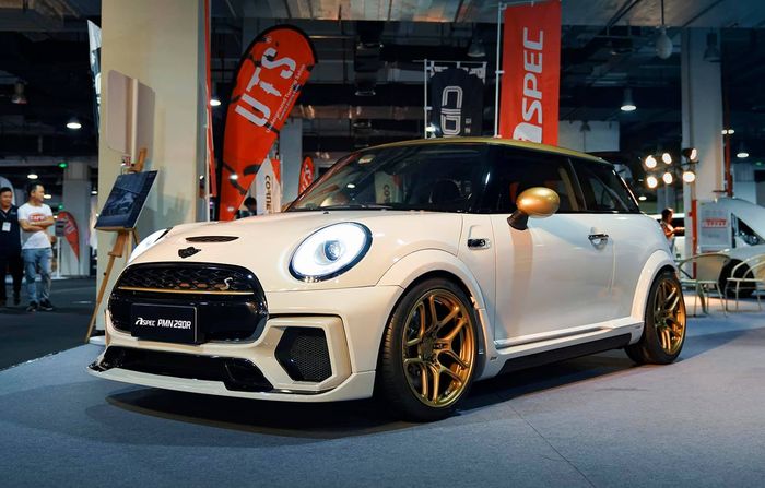 MINI Cooper S dengan sentuhan wide body kit ala Aspec