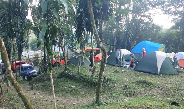 SKJ Botim kemping bersama keluarga