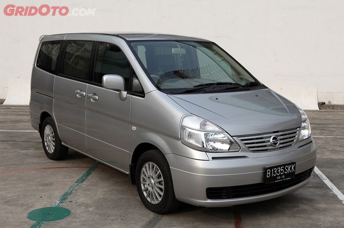 Ilustrasi Nissan Serena C24, salah satu mobil power sliding door keluaran lama